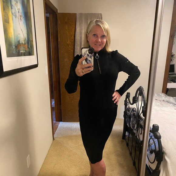 Meet your Posher, Liz - Picture 2 of 4